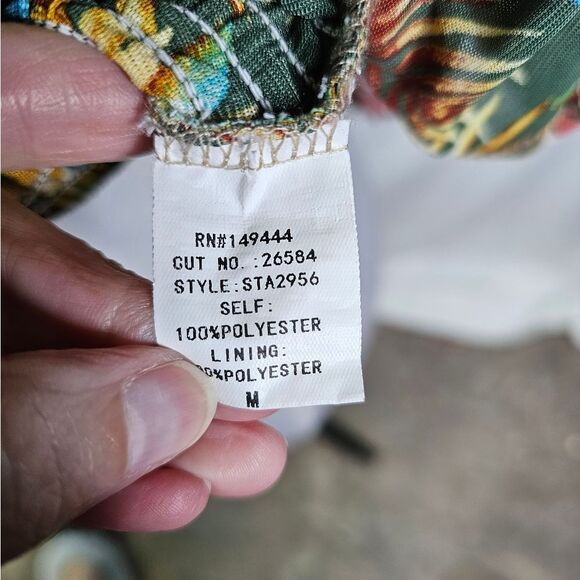 Ember Tropical Smocked Puff Sleeve Top Size Medium - Picture 7 of 9